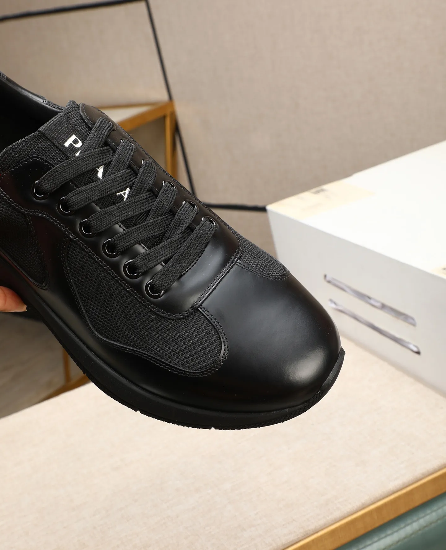 Men's shoes 💰600 Top quality New hot models on the official website, timeless for a century, 🆘 Trendy brand (Prada) mainly promotes hot models, avant-garde and versatile fashion men's shoes private version molding, cowhide surface splicing 1:1 oil edge treatment... fashionable and simple, original imported cowhide lining cowhide feet; the atmosphere and personality are more fashionable, eye-catching and pursuing class, it will subvert the old idea and be a must-have for fashion trendsetters with you! Must keep it for yourself! High-end comfort, high-end quality workmanship. Size: 38-44 Various colors available. full package
